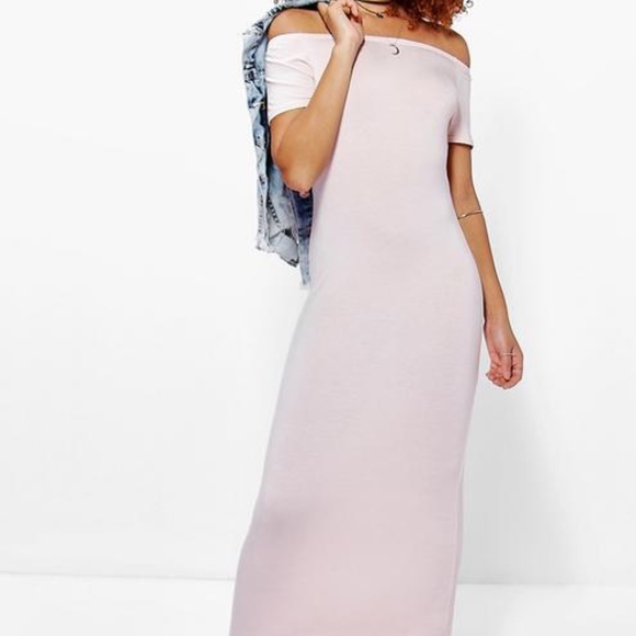 Boohoo Dresses & Skirts - Boohoo Off Shoulder Maxi Dress EUC